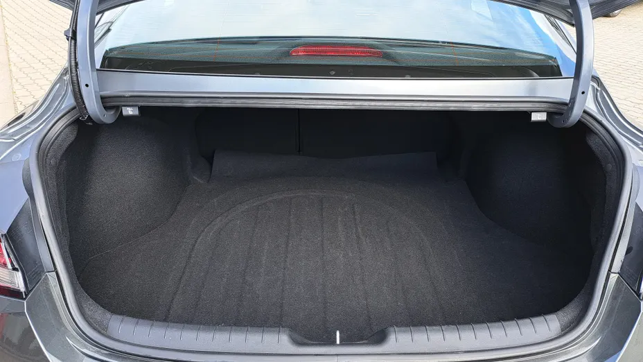 HYUNDAI Elantra Elantra 1.6 Smart CVT