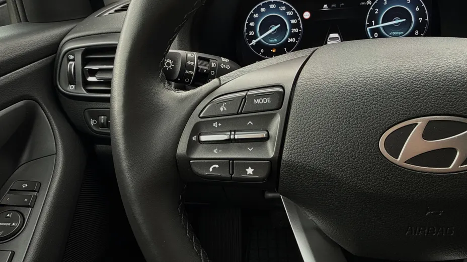 HYUNDAI i30 i30 1.5 T-GDI 48V Smart Plus