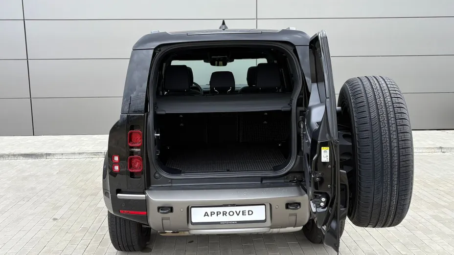 LAND ROVER Defender Defender 110 3.0 D300 mHEV X-Dynamic SE