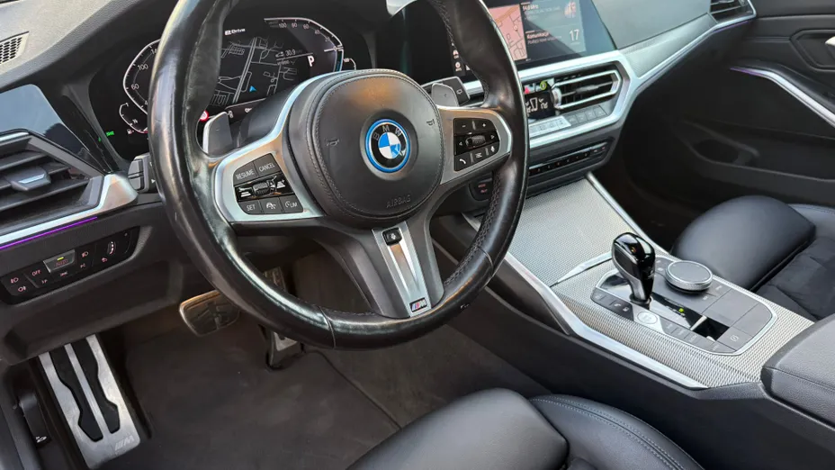 BMW Seria 3 330e xDrive M Sport sport-aut