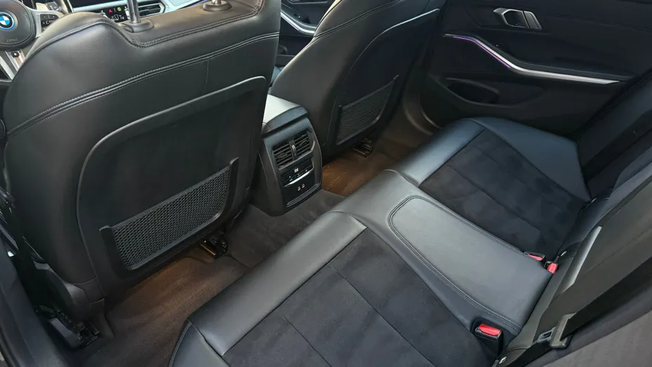 BMW Seria 3 330e xDrive M Sport sport-aut