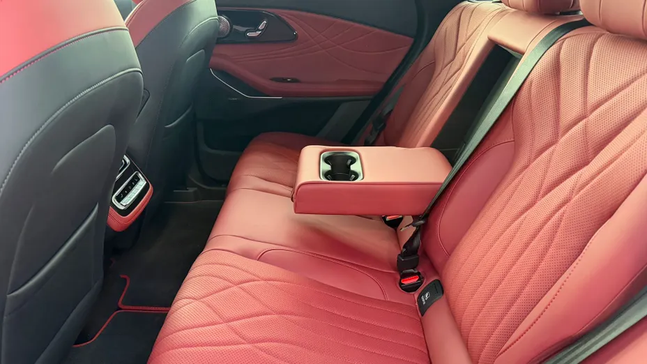 OMODA Omoda 9 Omoda 9 1.5 Super Hybrid Exclusive AWD