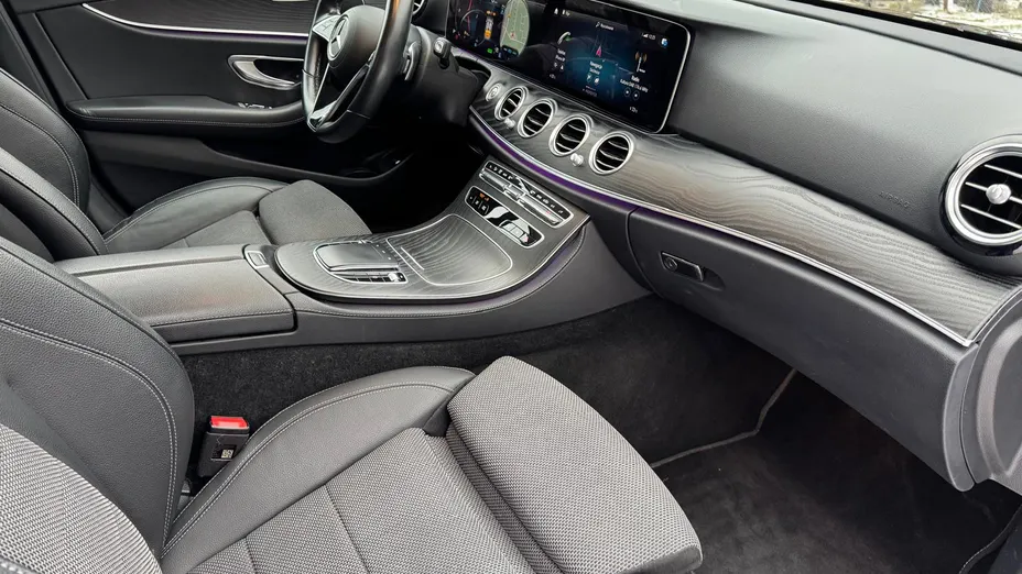 MERCEDES-BENZ E Klasa E 220 d 4-Matic AMG/Avantgarde