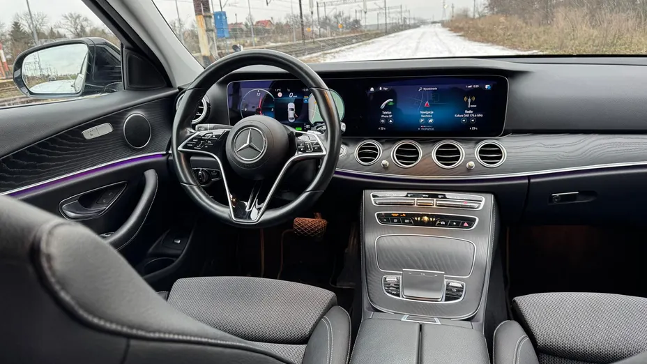 MERCEDES-BENZ E Klasa E 220 d 4-Matic AMG/Avantgarde