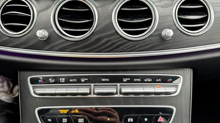 MERCEDES-BENZ E Klasa E 220 d 4-Matic AMG/Avantgarde