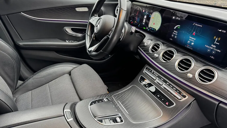 MERCEDES-BENZ E Klasa E 220 d 4-Matic AMG/Avantgarde