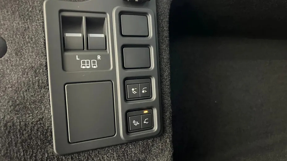 LAND ROVER Discovery Discovery V 3.0 D250 mHEV Dynamic SE Nowy