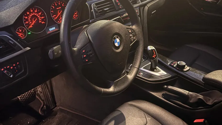 BMW Seria 3 320i Luxury Line aut