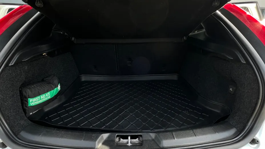 VOLVO V40 V40 CC D3 Momentum aut