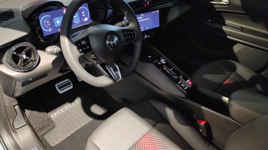 ALFA ROMEO Junior Junior 1.2 mHEV Ti eDCT Nowy