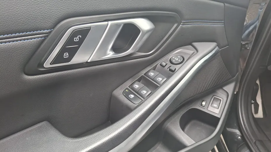 BMW Seria 3 330e M Sport sport-aut