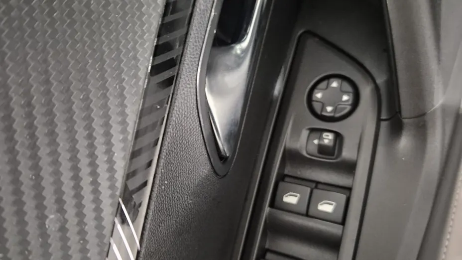 PEUGEOT 2008 2008 PureTech 100 Allure S&S BVM6