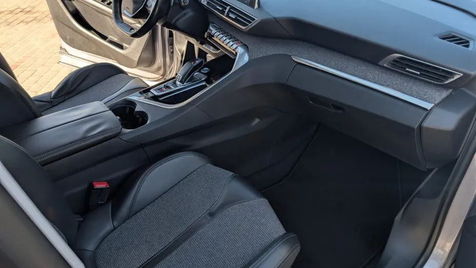 PEUGEOT 3008 3008 1.2 PureTech Allure S&S EAT6