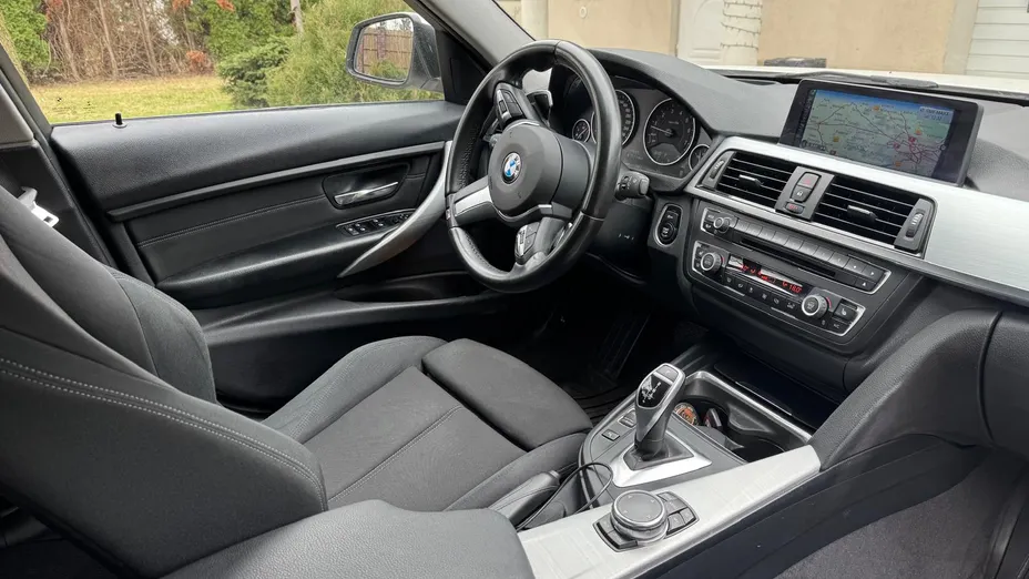 BMW Seria 3 335i xDrive Sport Line