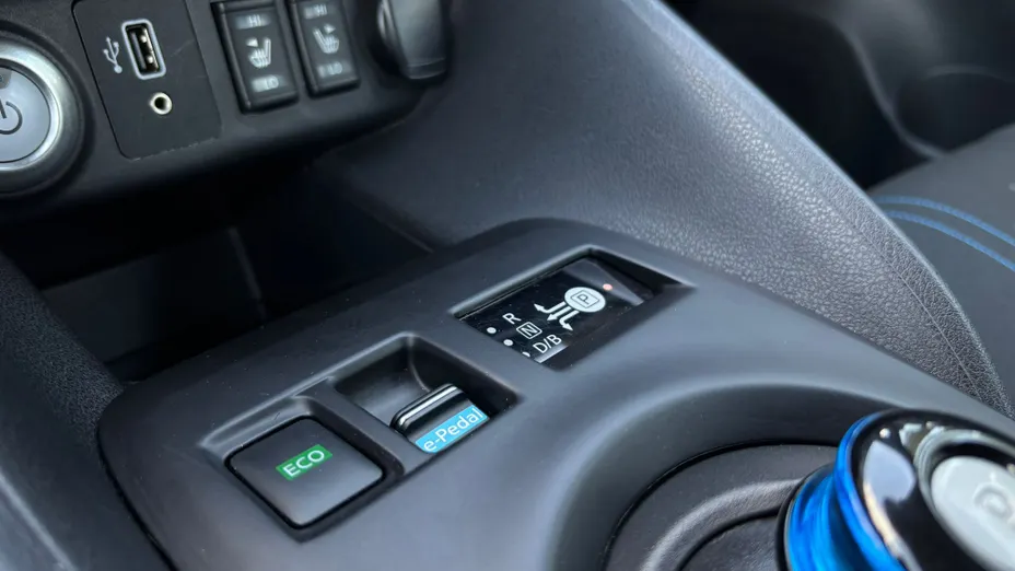 NISSAN Leaf Leaf 40kWh Acenta (6.6 kW)