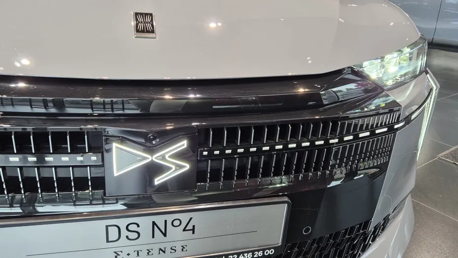 DS N°4 N°4 E-Tense 58.3kWh Étoile Alcantara Nowy