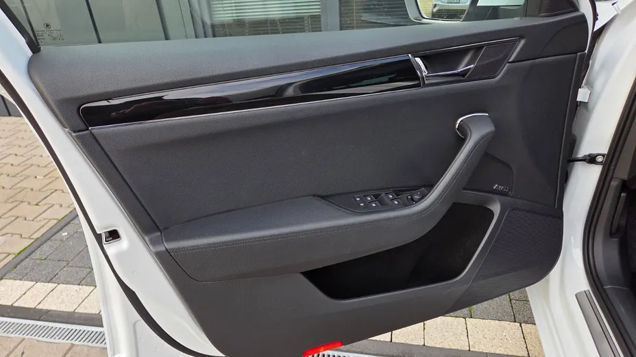 SKODA Superb Superb 2.0 TDI SCR L&K DSG