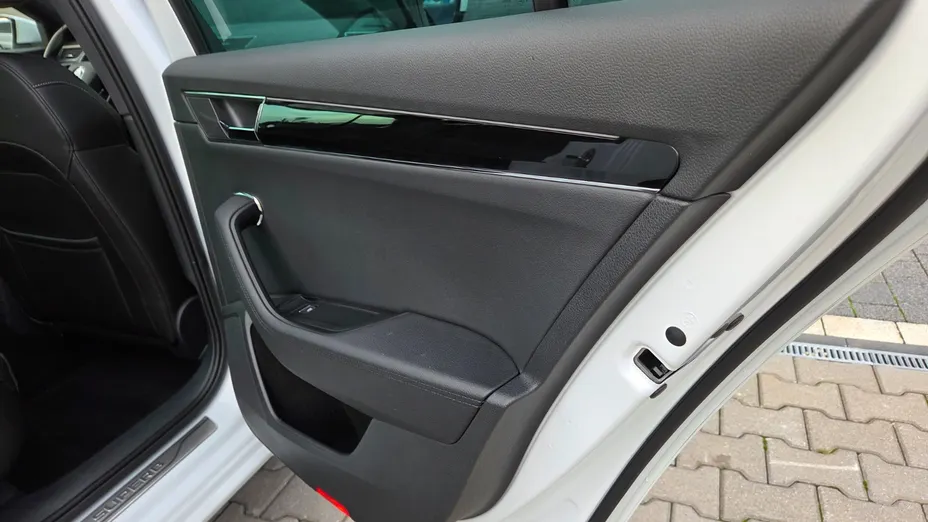 SKODA Superb Superb 2.0 TDI SCR L&K DSG