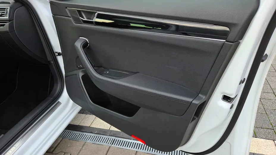 SKODA Superb Superb 2.0 TDI SCR L&K DSG