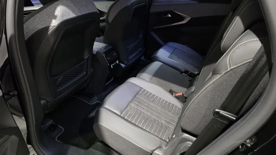PEUGEOT 5008 5008 1.2 PureTech mHEV GT Exclusive S&S e-DCS6 Nowy