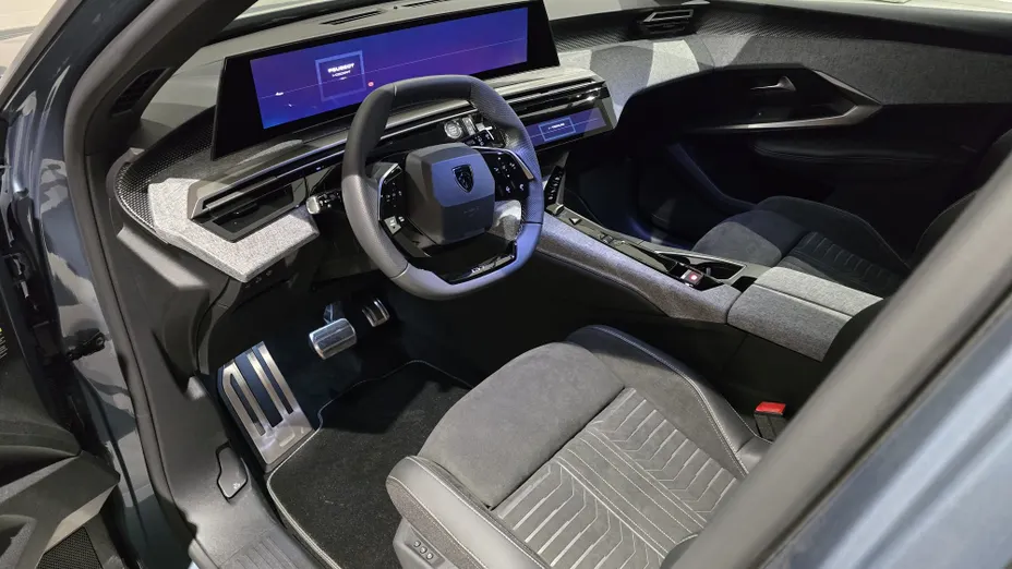 PEUGEOT 5008 5008 1.2 PureTech mHEV GT Exclusive S&S e-DCS6 Nowy