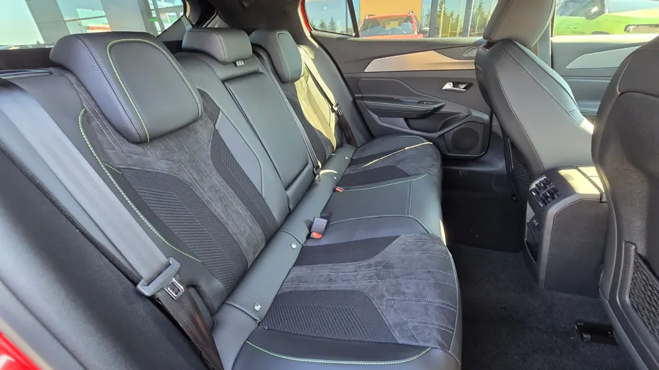 PEUGEOT 408 408 1.2 PureTech mHEV GT Exclusive S&S e-DCS6 Nowy