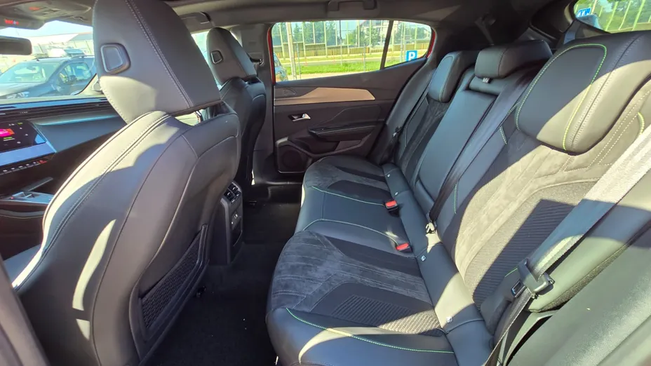 PEUGEOT 408 408 1.2 PureTech mHEV GT Exclusive S&S e-DCS6 Nowy