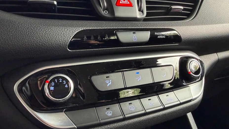 HYUNDAI i30 i30 1.0 T-GDI Modern