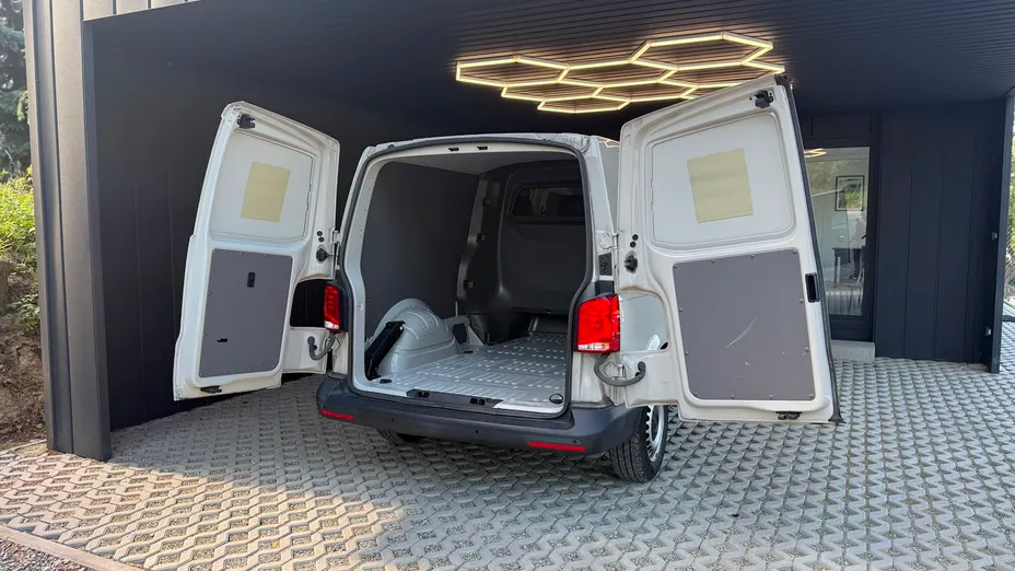 VOLKSWAGEN Transporter Transporter T6.1 TDI L2H1