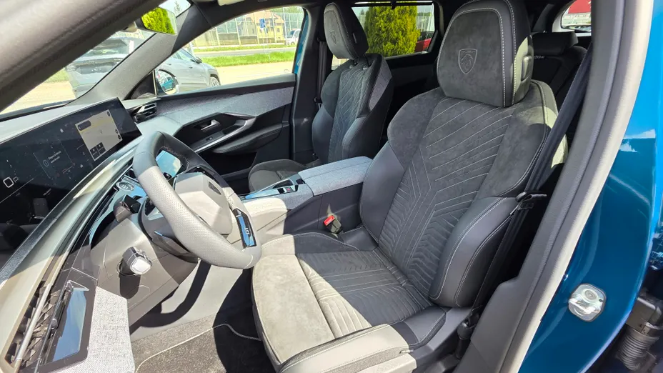 PEUGEOT 5008 5008 1.2 PureTech mHEV GT Exclusive S&S e-DCS6 Nowy