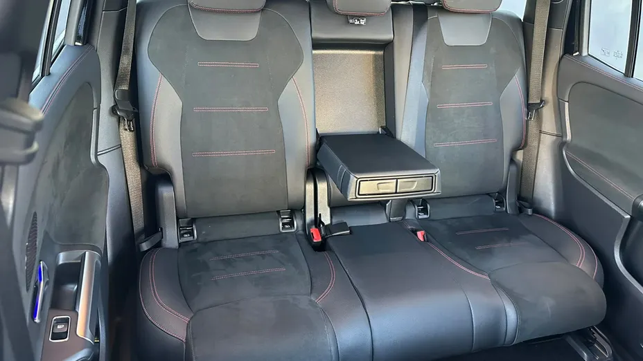 MERCEDES-BENZ EQB EQB 300 66.5kWh 4-Matic AMG