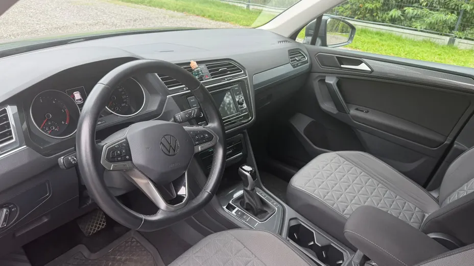 VOLKSWAGEN Tiguan -
