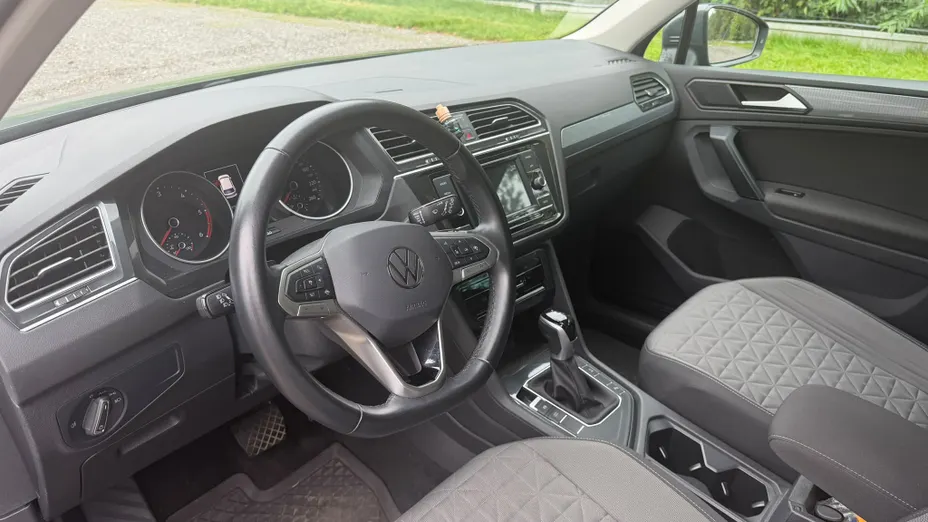 VOLKSWAGEN Tiguan -