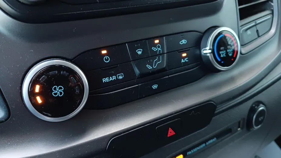 FORD Transit Custom Transit Custom 320 L2H1 Ambiente (bryg.)