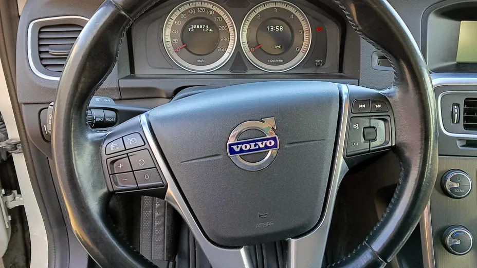 VOLVO V60 V60 D3 Drive-E Dynamic Edition (Momentum)