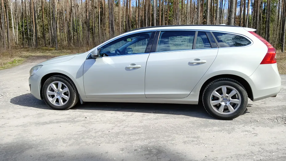 VOLVO V60 V60 D3 Drive-E Dynamic Edition (Momentum)