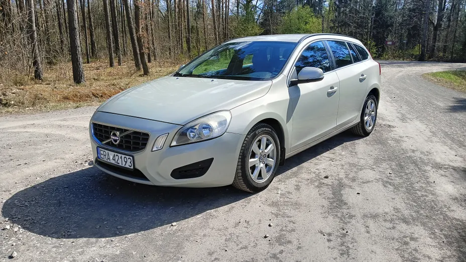 VOLVO V60 V60 D3 Drive-E Dynamic Edition (Momentum)