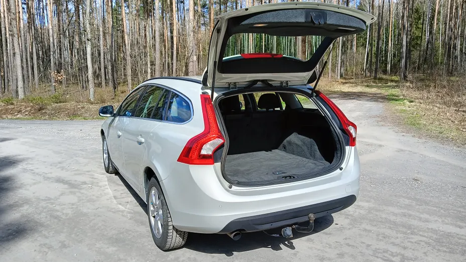 VOLVO V60 V60 D3 Drive-E Dynamic Edition (Momentum)