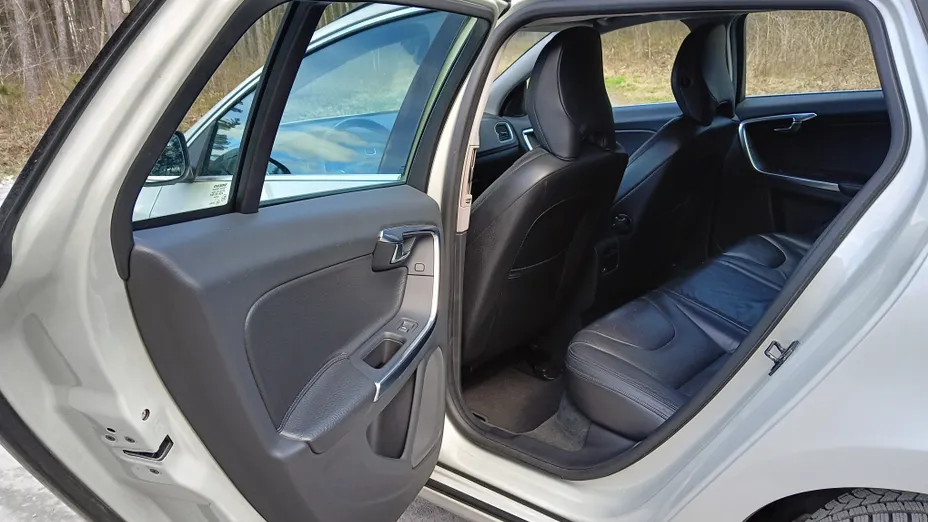 VOLVO V60 V60 D3 Drive-E Dynamic Edition (Momentum)