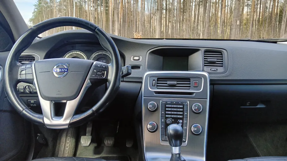 VOLVO V60 V60 D3 Drive-E Dynamic Edition (Momentum)