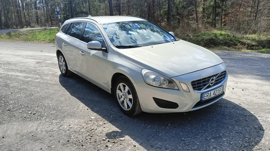 VOLVO V60 V60 D3 Drive-E Dynamic Edition (Momentum)