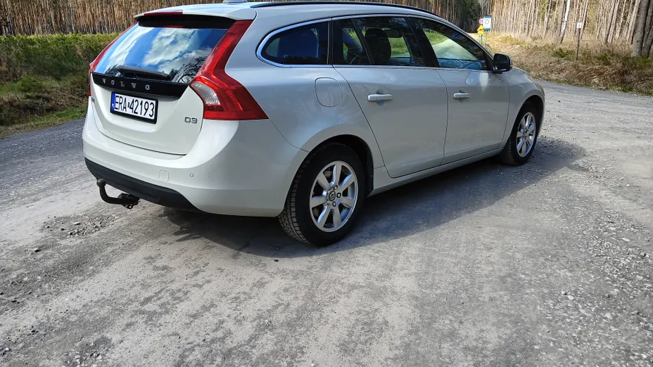 VOLVO V60 V60 D3 Drive-E Dynamic Edition (Momentum)