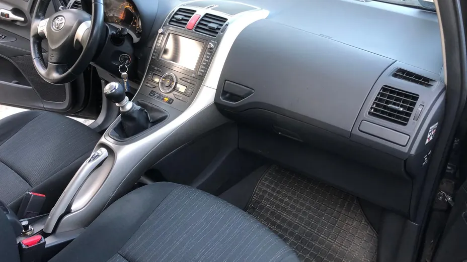 TOYOTA Auris Auris 1.6 Luna