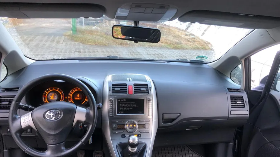 TOYOTA Auris Auris 1.6 Luna