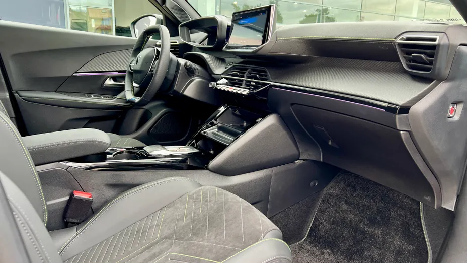 PEUGEOT 2008 2008 PureTech mHEV GT Exclusive e-DCS6