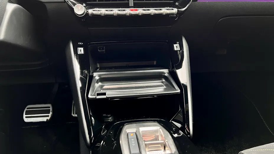 PEUGEOT 2008 2008 PureTech mHEV GT Exclusive e-DCS6