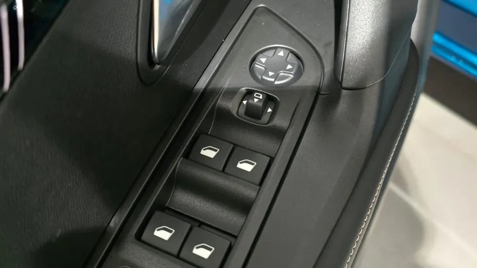 PEUGEOT 2008 2008 PureTech mHEV Allure e-DCS6 Nowy