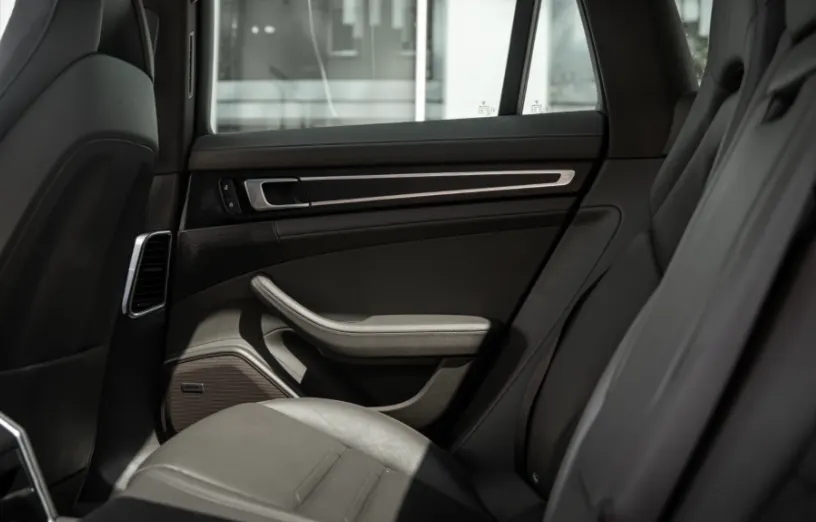 PORSCHE Panamera Panamera 4 Platinum Edition