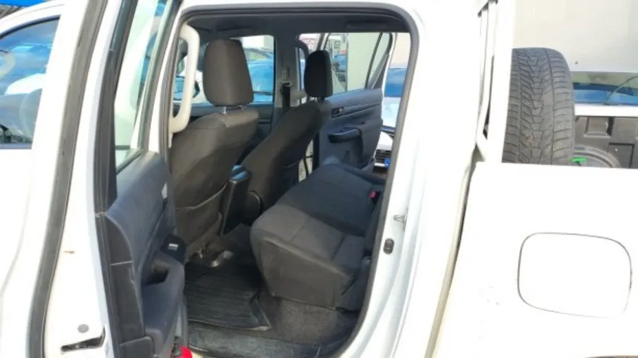 TOYOTA HiLux Hilux 2.4 D-4D Double Cab DLX 4x4