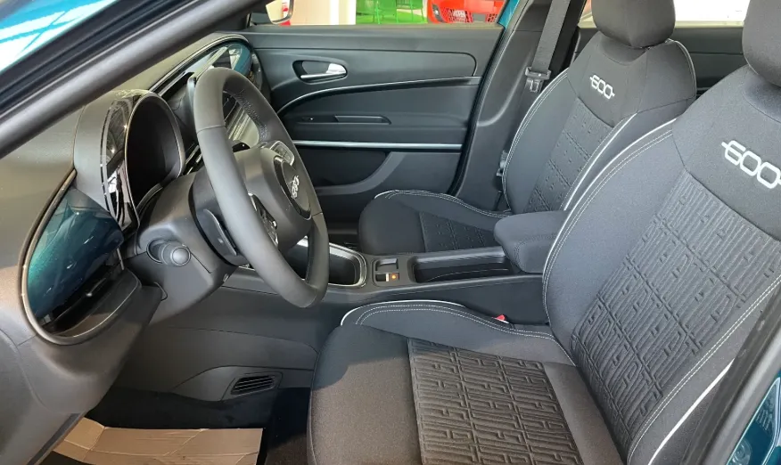 FIAT 600 600 1.2 Turbo Hybrid Pop eDCT Nowy